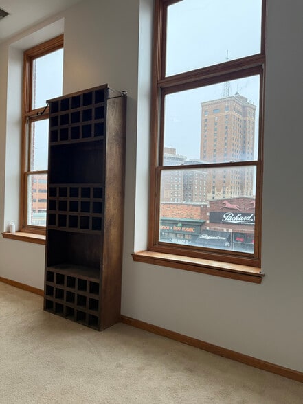 Building Photo - 31-33 W New York St