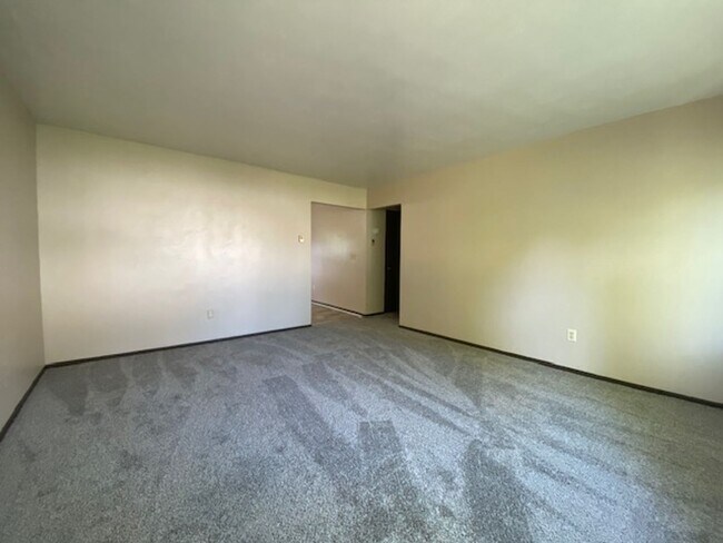 Building Photo - 419-423 N RUSSELL