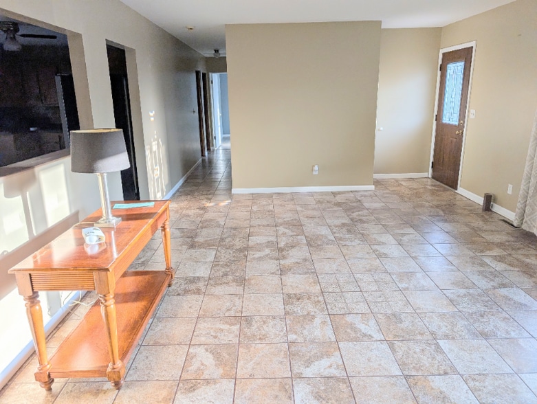 Building Photo - 1993 Meadow Dr