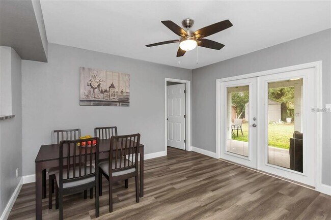 Building Photo - 206 N Himes Ave