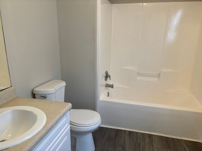 Building Photo - Duplex for rent - Section 8