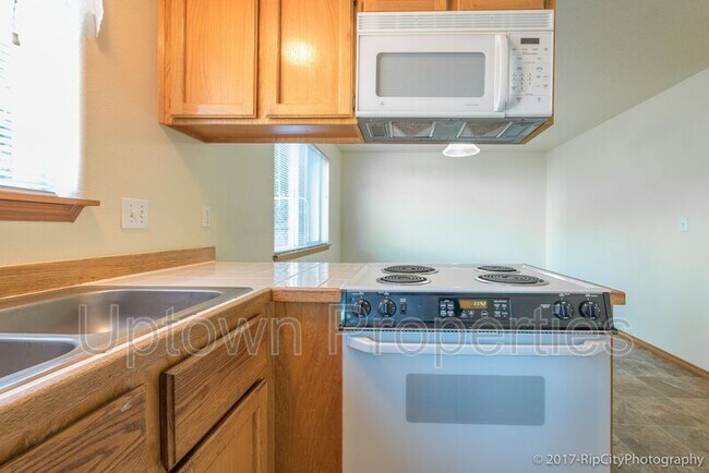 Building Photo - 978 SW 208th Pl