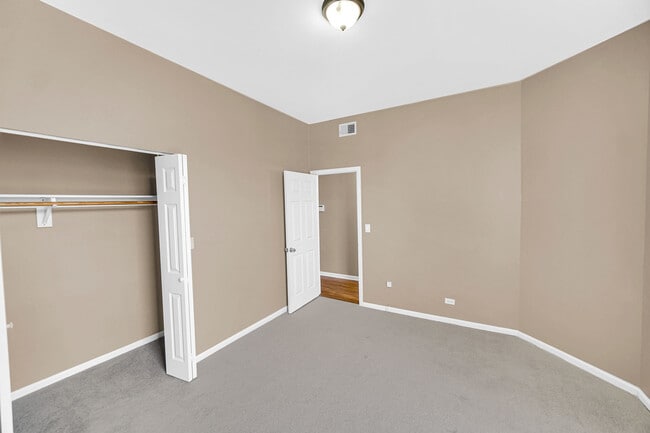 Building Photo - 6547 S Woodlawn Ave