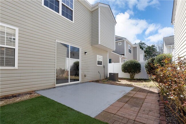 Building Photo - 317 W Oaks Trail