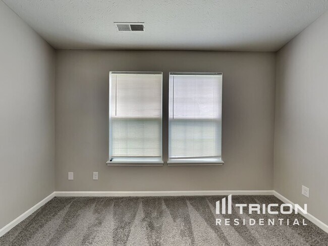 Building Photo - 7733 Wood Stream Dr