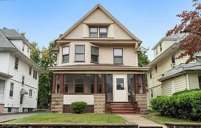 Building Photo - 4 Claremont Pl