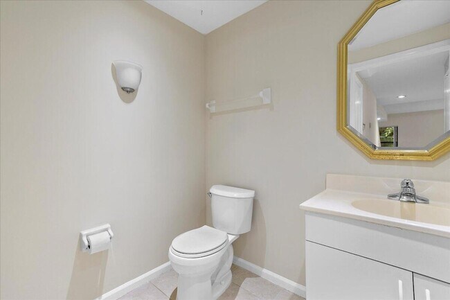 Building Photo - 41 Uno Lago Dr