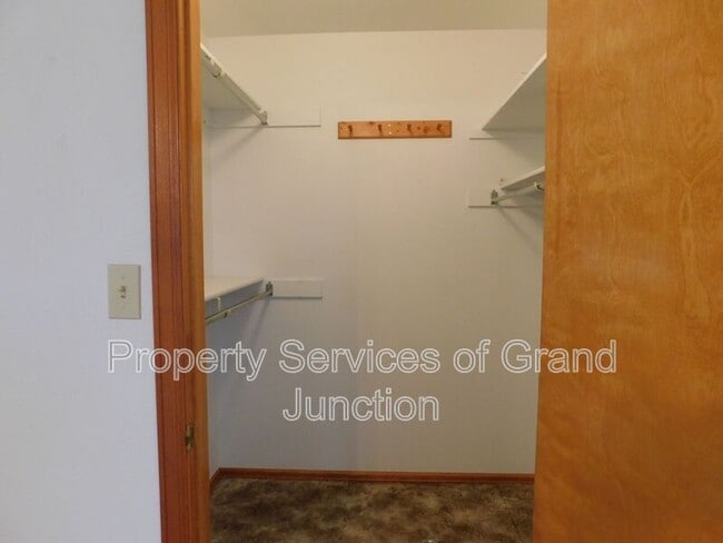 Building Photo - 13 Madeira Ct