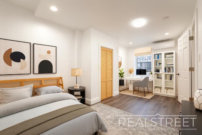 Building Photo - Charming Brownstone 2-Bed w/ Private Outdoor Space