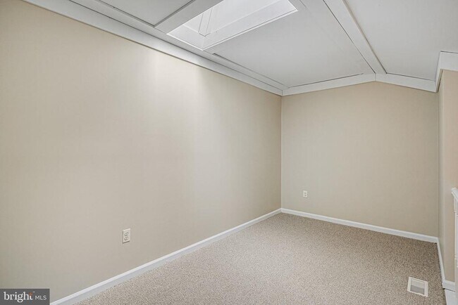 Building Photo - 13027 Shadyside Ln