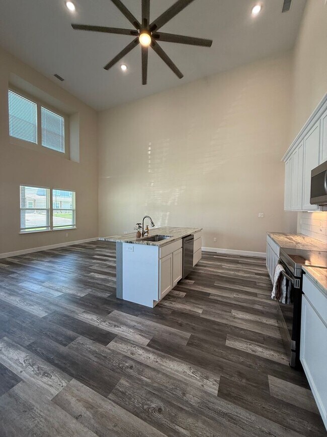 Building Photo - Beautiful modern Townhome in Peaster ISD NO Water Bill -  Fenced Yard - GATED: Spring Move in Spe...