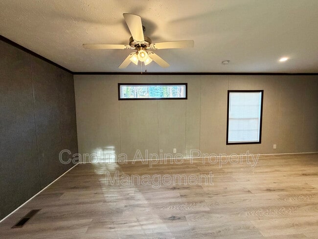 Building Photo - 786 Skylark Ln