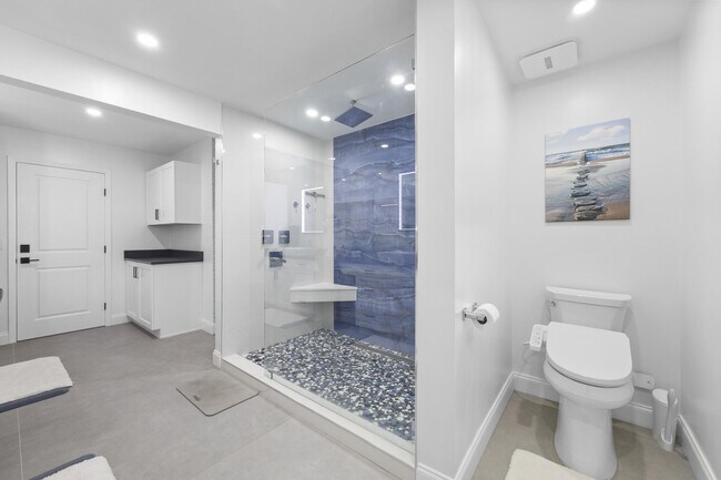 Building Photo - 17235 Bay St