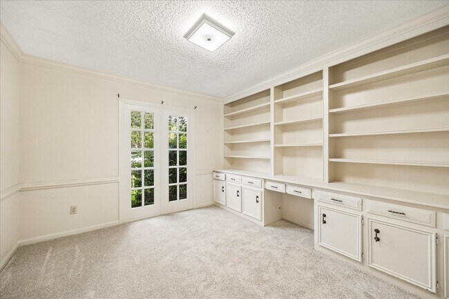 Building Photo - 15823 Pebble Bend Dr