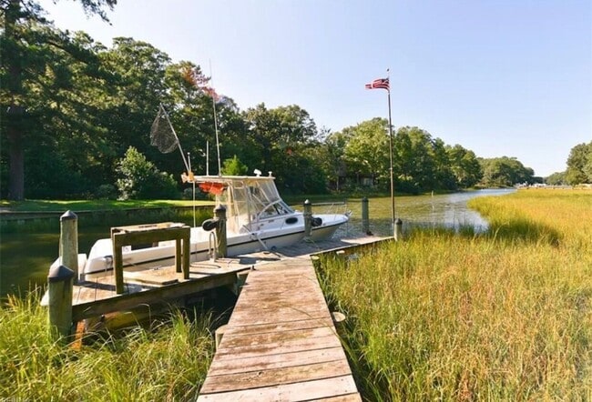 Building Photo - Beautiful Waterfront home with private dock