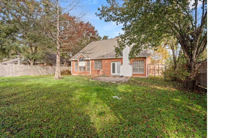 Building Photo - 16003 Pebbleglen Dr