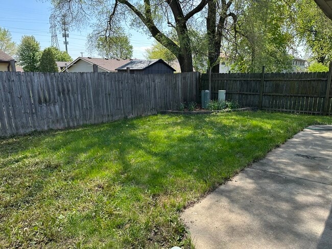Building Photo - 1002 Pheasant Run Ln