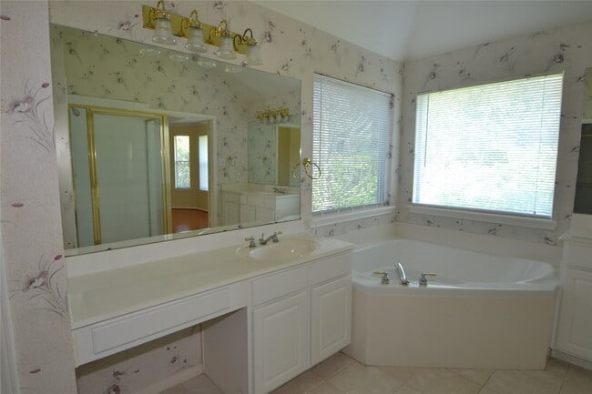 Building Photo - 15406 Amesbury Ln