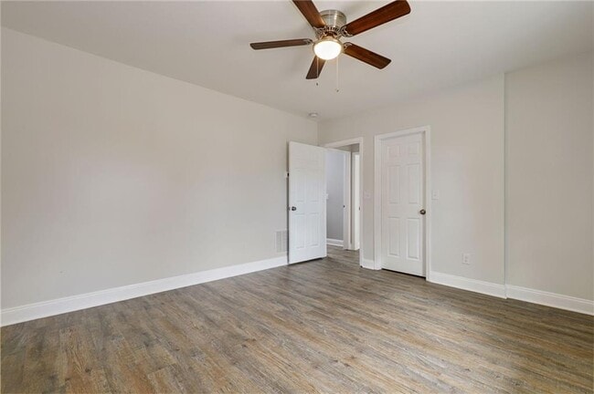 Building Photo - 104 Klassing St SW