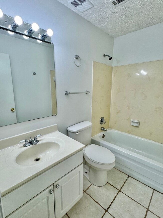 Building Photo - 3-Bedromm 2.5 bath with the Perfect Mix of...