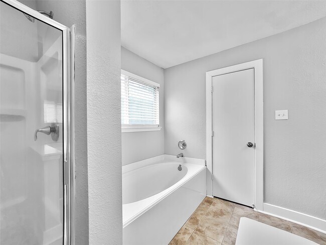 Building Photo - 10711 Cobblecreek Way