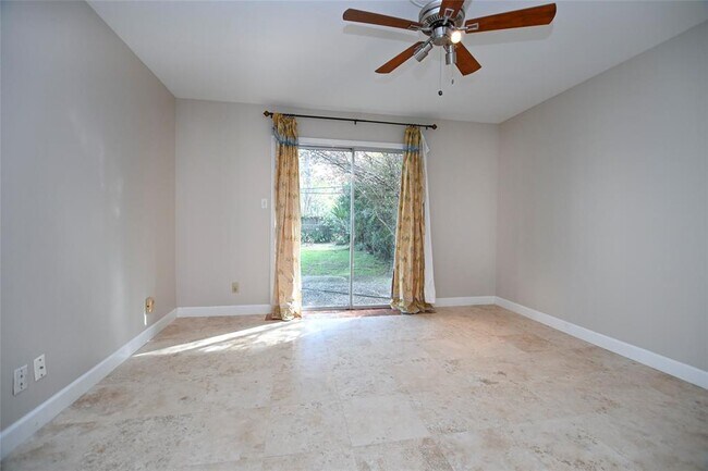 Building Photo - 1215 Briarpark Dr