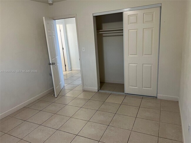 Building Photo - 890 NW 22nd Ct