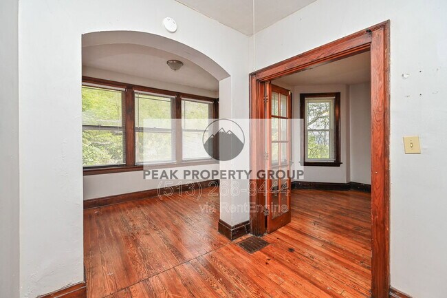 Building Photo - 2125 W Clifton Ave