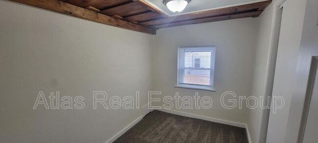 Building Photo - 517-519 S 81 St