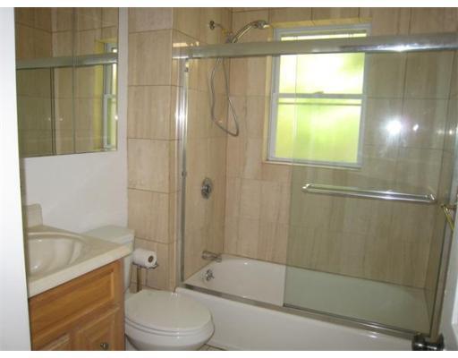 Building Photo - 87 Floral St