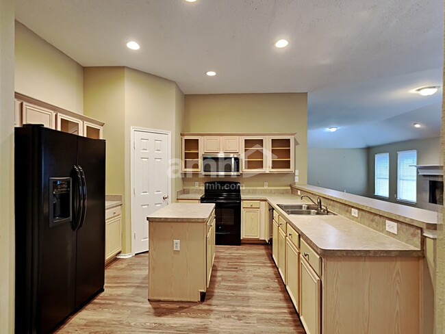 Building Photo - 7914 Clear Fork Trail
