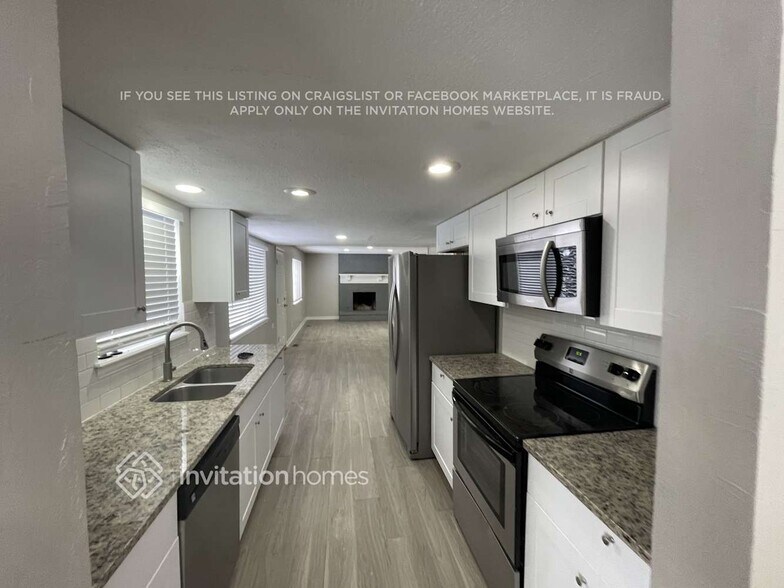 Building Photo - 18623 E Lehigh Ave