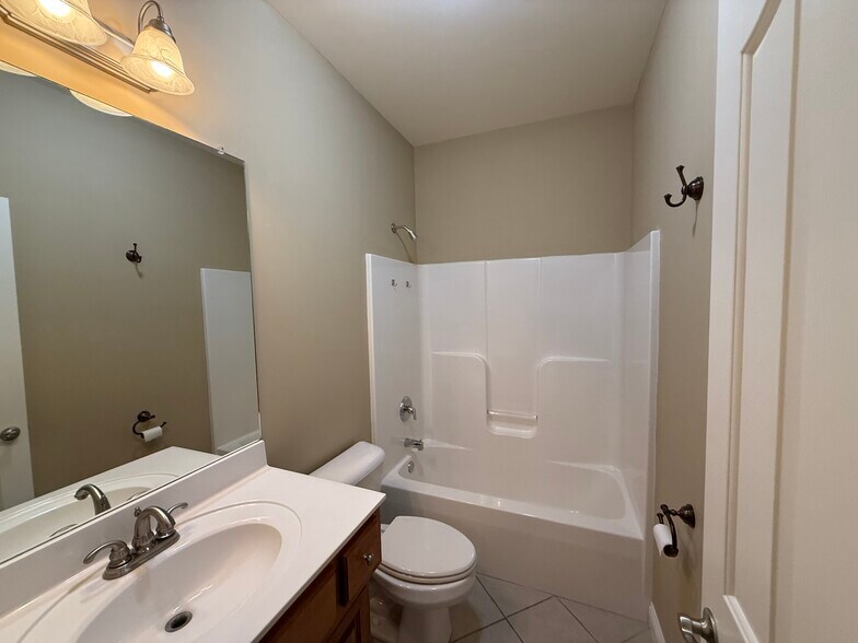 Building Photo - 133 Garden Dr