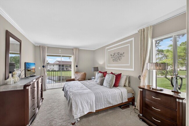 Building Photo - 6485 Chasewood Dr