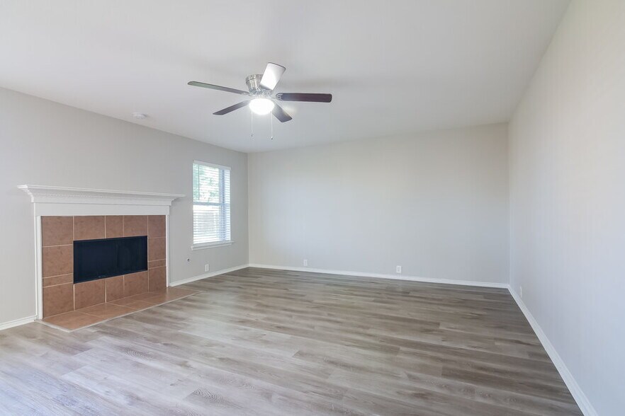 Building Photo - 1006 Zachary Dr