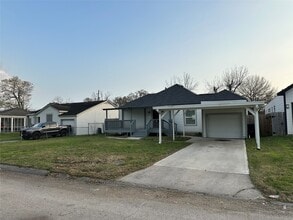 Building Photo - 4504 Kingsbury St