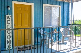 Building Photo - 1305 Memorial Dr