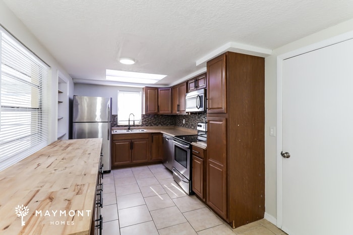 Building Photo - 7125 Sandalwood Dr