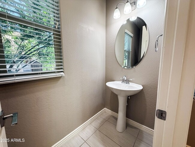 Building Photo - 4711 E Daley Ln