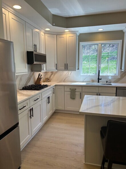 Building Photo - 806 Gallant Fox Ln