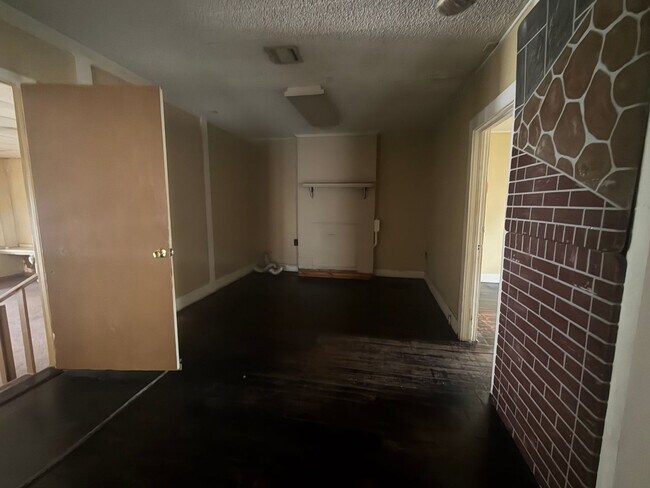 Building Photo - 219 S Pierce St