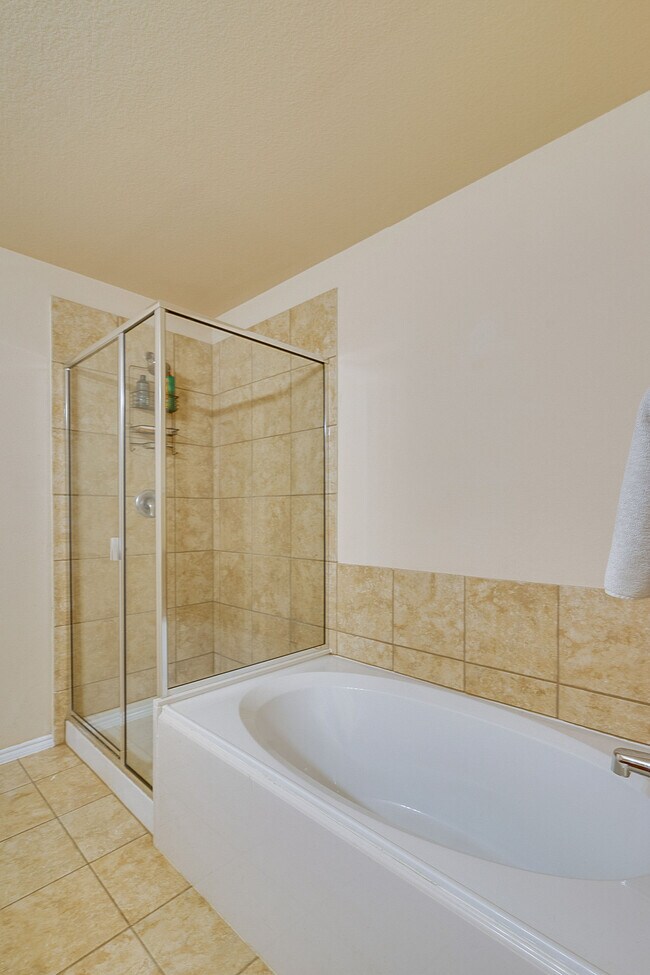 Building Photo - 108 Durango Dr