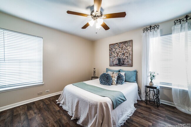 Building Photo - 326 E Rampart Dr