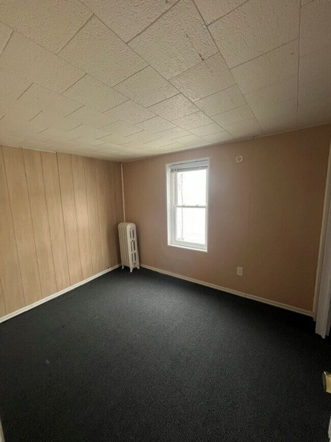Building Photo - 3 bedroom 1 bathroom
