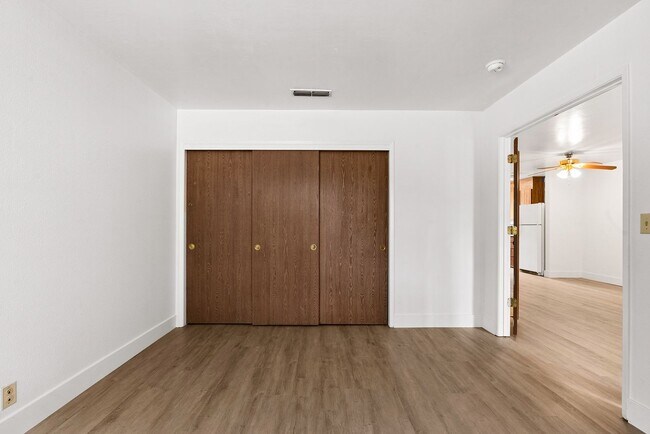 Building Photo - Beautiful Sawmill Commons Condo!
