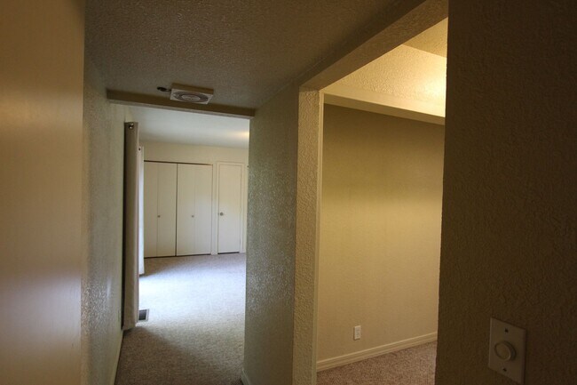 Building Photo - MOVE IN READY! Spacious 4-Bedroom Coconino...