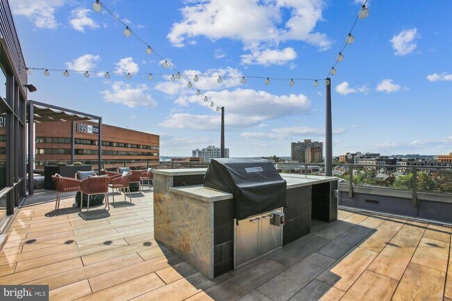 Building Photo - 1201 N Royal St