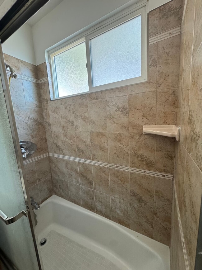 Bathroom - 1010 Thompson Ave