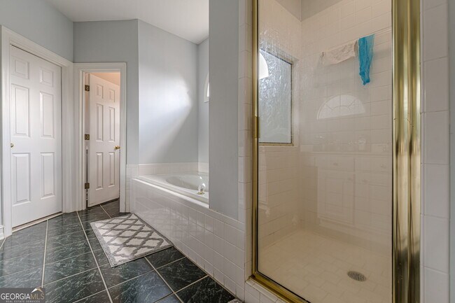 Building Photo - 203 Prestwick Way N