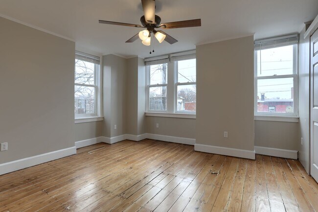 Building Photo - 206 Reily St